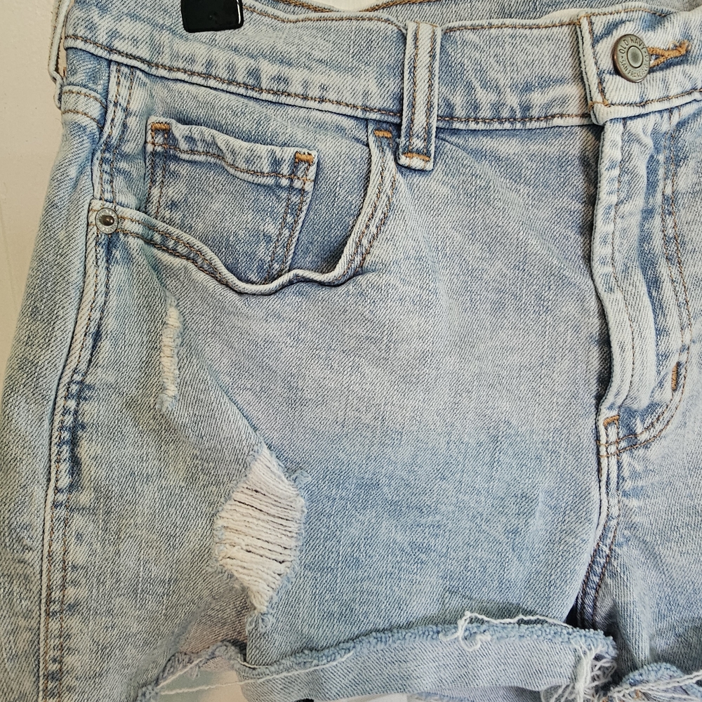 Old Navy Distressed Light Blue Denim Boyfriend Shorts Women's Sz 8 - Picture 2 of 10